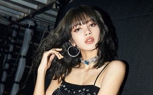 Lisa Black Pink tiếp tục lộ clip bú cu ông bầu
